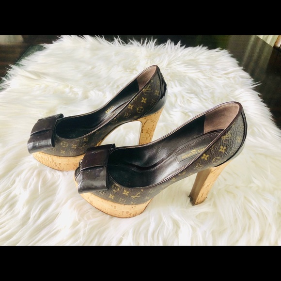 Authentic Louis Vuitton cute shoes - Picture 3 of 9